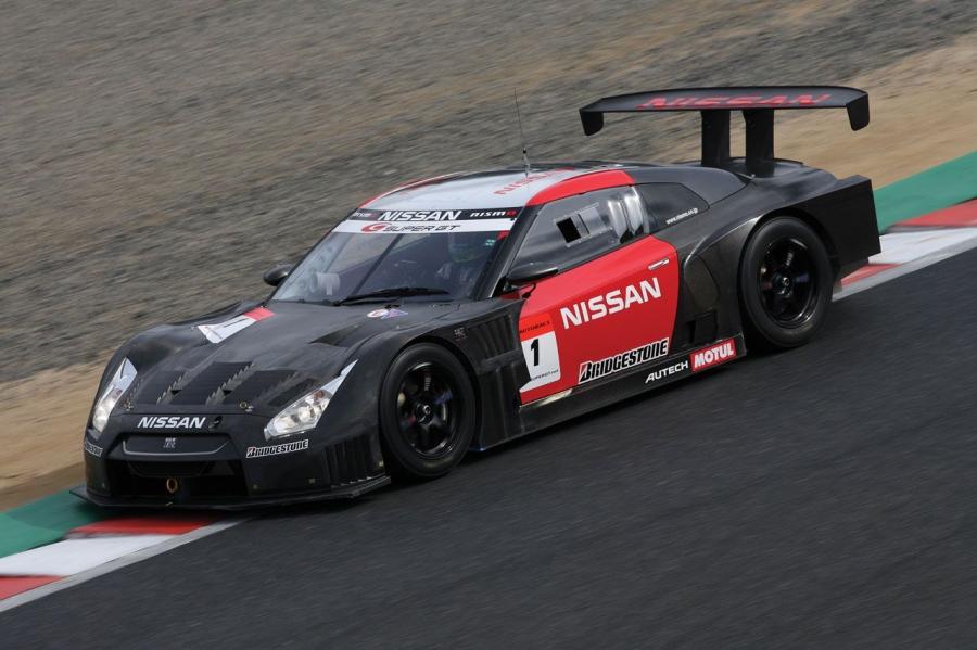  Nissan GT-R FIA GT1 2009 года  (фото 12 из 28)